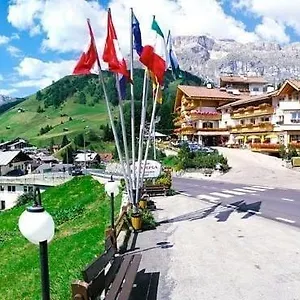 Dolomites Base Camp Olympia 3*, Arraba Italien